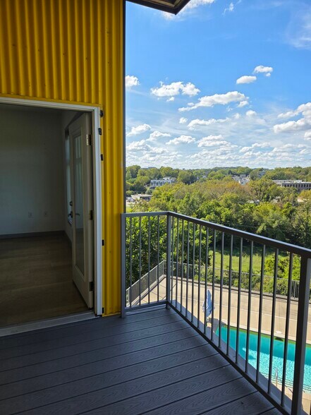 Deck - 400 Herron Dr