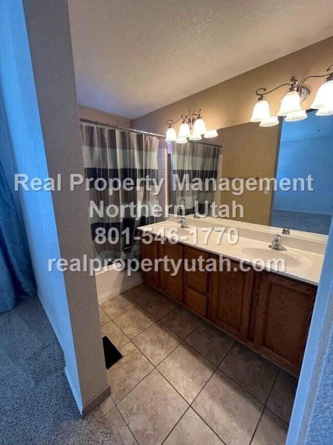Building Photo - 3 Bedroom Layton Home Coming Available in ...