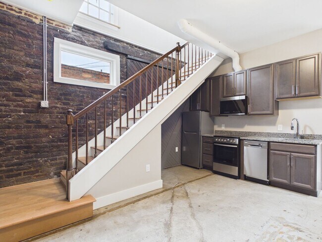 Building Photo - 7 E Franklin St