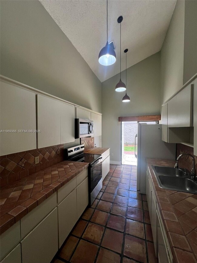 Building Photo - 7512 SW 95th Pl