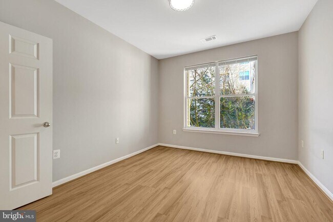 Building Photo - 2791 Centerboro Dr