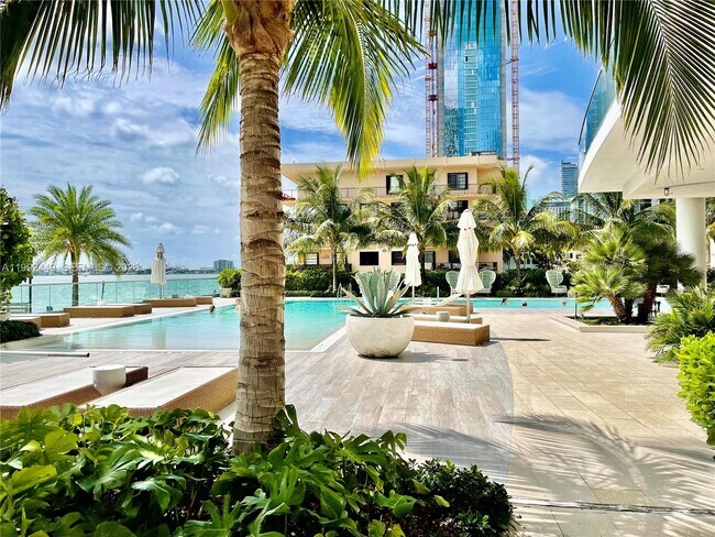 Building Photo - 2900 NE 7th Ave