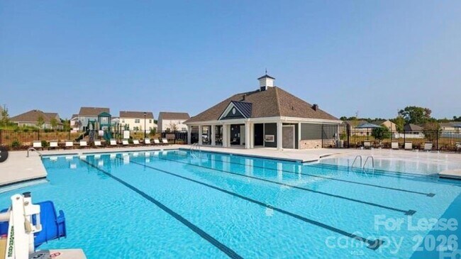 Building Photo - 1830 Vanderlyn St