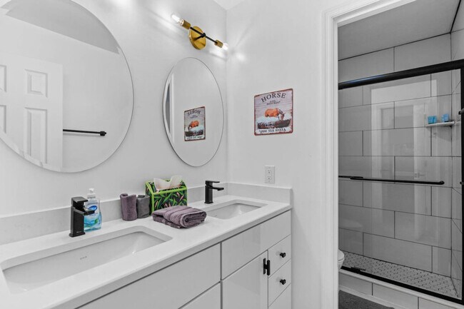 Building Photo - 1844 NW 42nd Ave