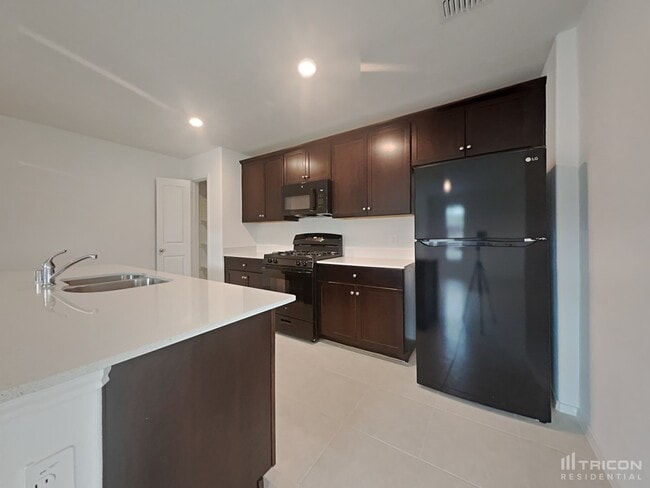 Building Photo - 700 Odlozil Ln