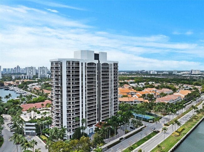 Building Photo - 3600 Yacht Club Dr