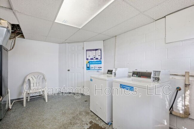 Building Photo - 1109 N Scott Ave