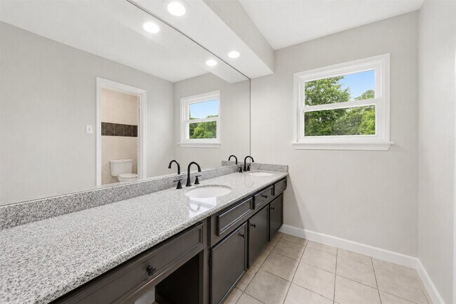 Building Photo - 15414 Ripplestream Dr
