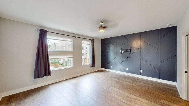 Building Photo - 208 Walnut Ave