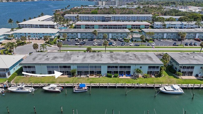 Building Photo - 109 Wettaw Ln