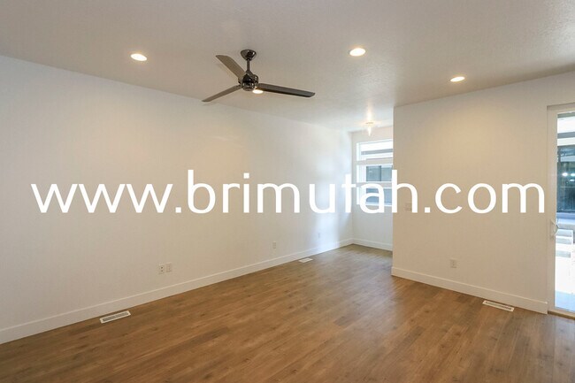 Building Photo - 9204 S. Holiday Bowl Court