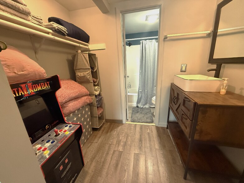 Building Photo - 6850 Blue Heron Blvd