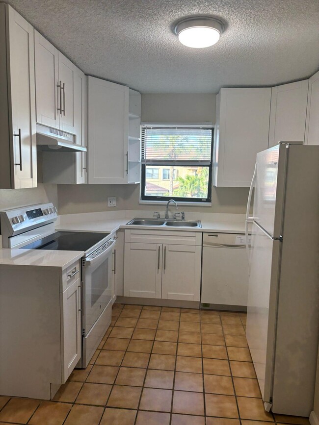 Building Photo - 12268 Sag Harbor Ct