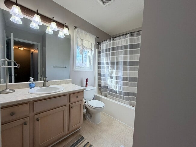 Building Photo - Furnished house for rent