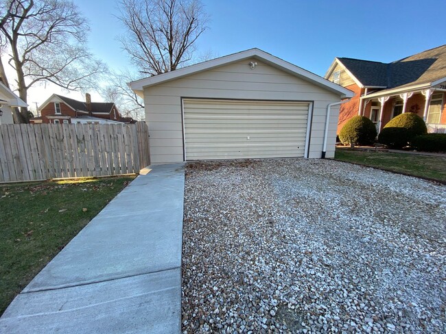 Building Photo - Luxuriously renovated two bedroom home for...