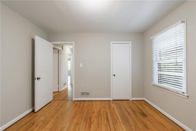 Building Photo - 893 Willivee Dr