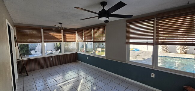 Building Photo - 370 Hunt Dr