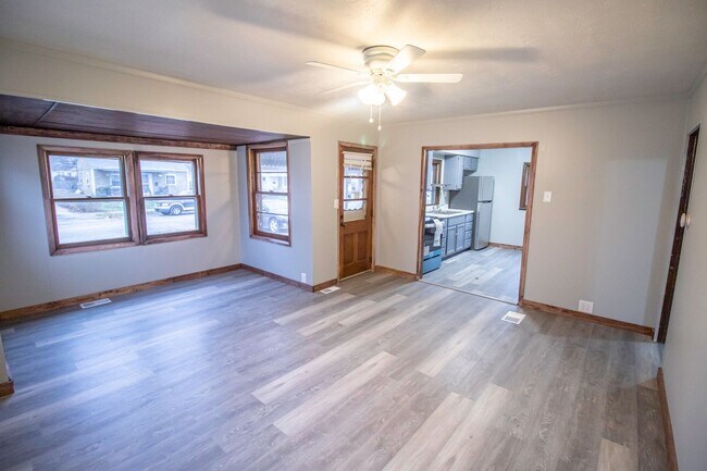 Building Photo - Completely Renovated and Affordable 3 BR Home