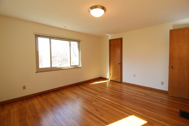 Building Photo - COMING SOON Condo in UA School District!