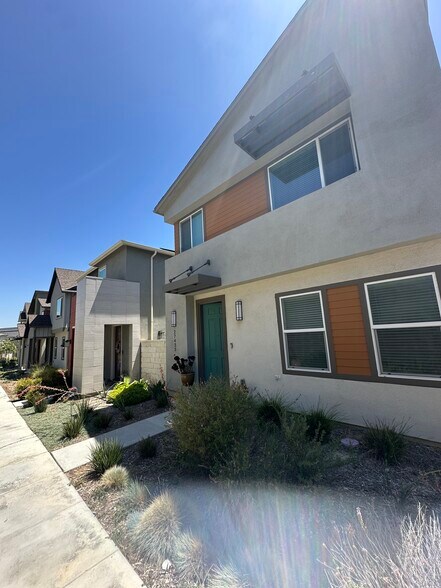 Building Photo - 27455 Longview Pl