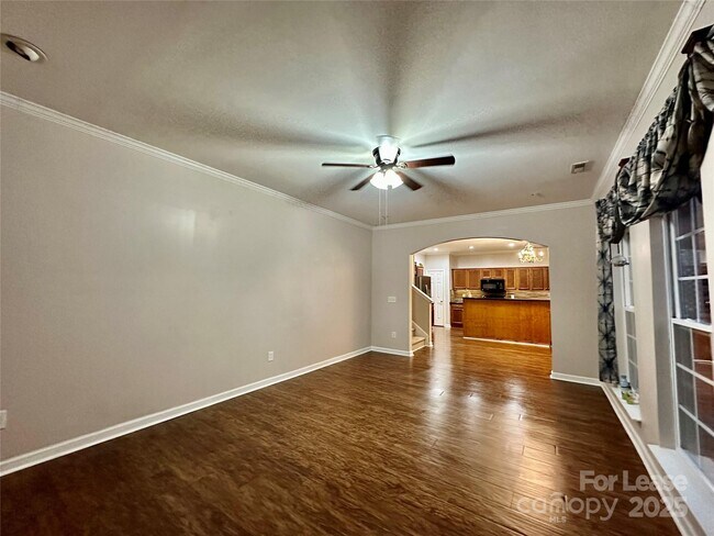 Building Photo - 1913 Thorn Crest Dr