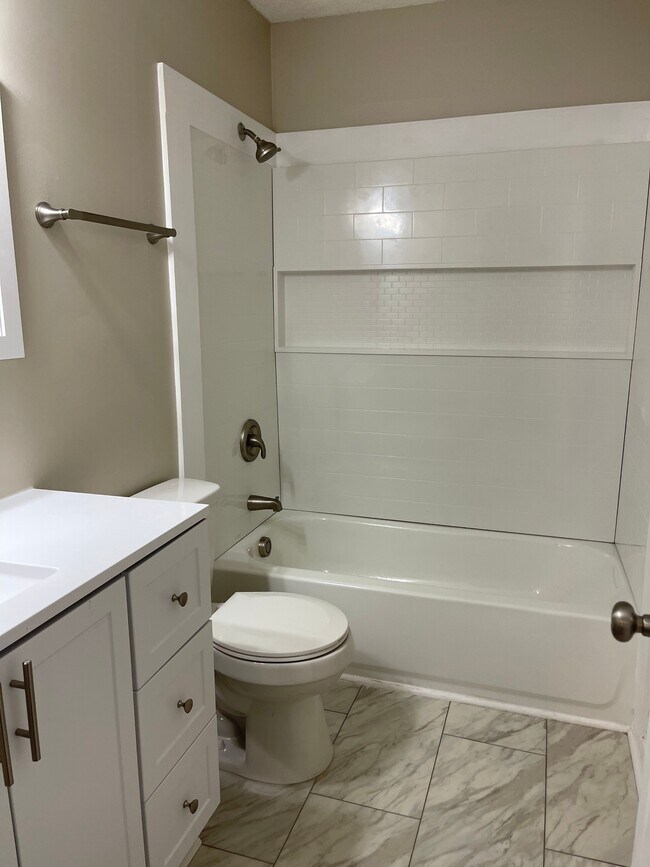 Building Photo - 713 Dover Ln