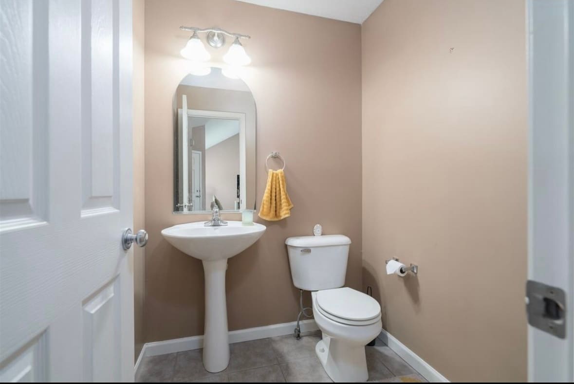 Half bath Floor 1 - 510 Beechwood Ct