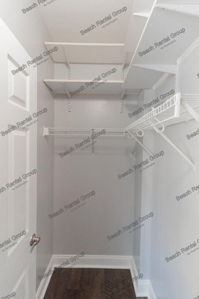 Building Photo - 2065 Silvercrest Dr