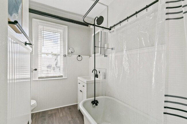 Building Photo - 1073 N Downing St