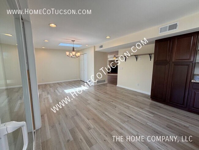 Building Photo - 8628 N Placita Del Cardo