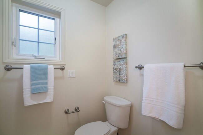 Building Photo - 4920 SW Slavin Rd