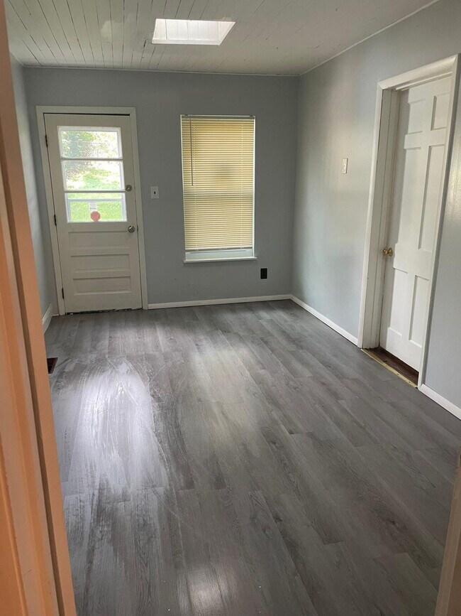 Building Photo - "Charming 2-Bedroom Home in Flordell Hills – Cozy Living with 996 Sq Ft of Comfort!"