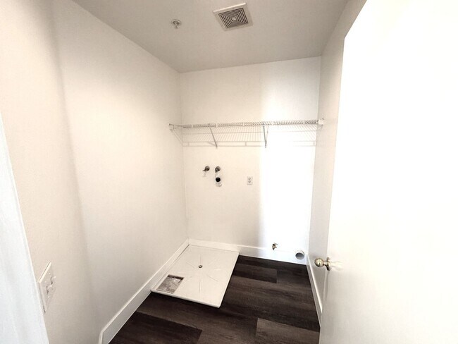 Building Photo - Beautiful 3 Bedrooms, 2.5 Baths Single Family Home with Golf Course Views For Lease