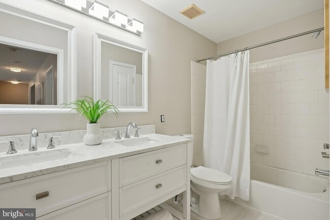 Building Photo - 51 Knickerbocker Ln