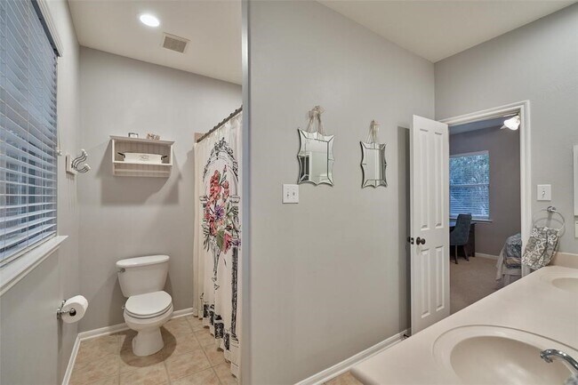Building Photo - 43 S Longsford Cir