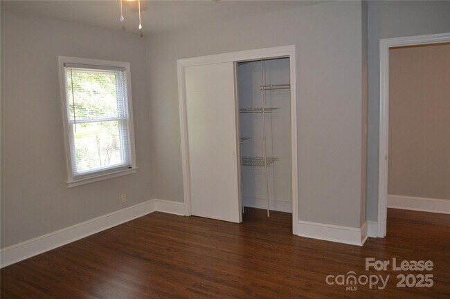 Building Photo - 3313 Woodwardia Dr