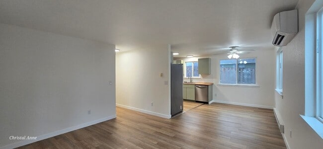 Building Photo - Updated 2 bedroom with a bonus room