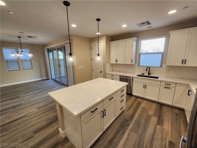 Building Photo - 2209 Fish Hawk St