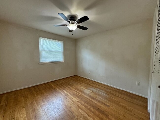 Building Photo - Spacious 4 Bed 3 Bath Home With Fully Fenc...