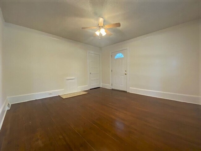 Building Photo - 3bed, 2ba Bungalow - 5 minutes from Downtown Kannapolis