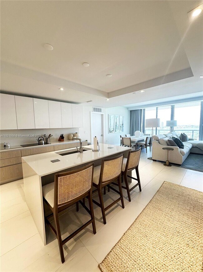 Building Photo - 3100 N Ocean Dr