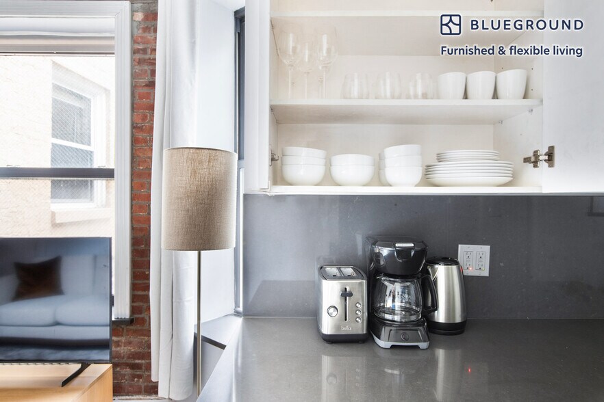 Building Photo - 52 Barrow St