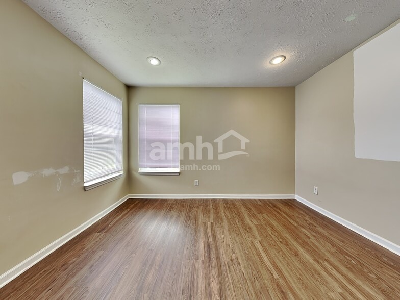 Building Photo - 5525 Breaburn Rd