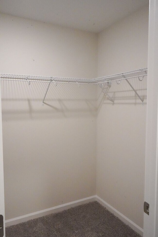 Building Photo - AVAILABLE NOW!