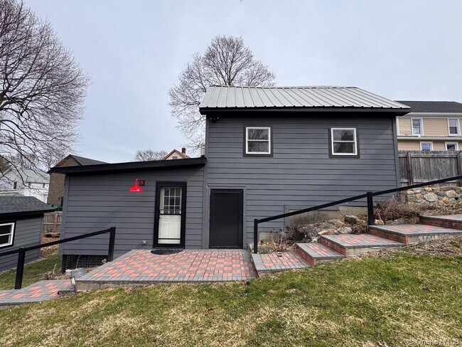 Building Photo - 69 Russell Ave