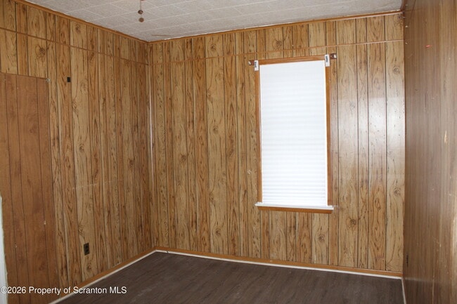 Building Photo - 715 Moosic St