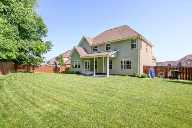 Building Photo - Four Bedroom with Bonus!