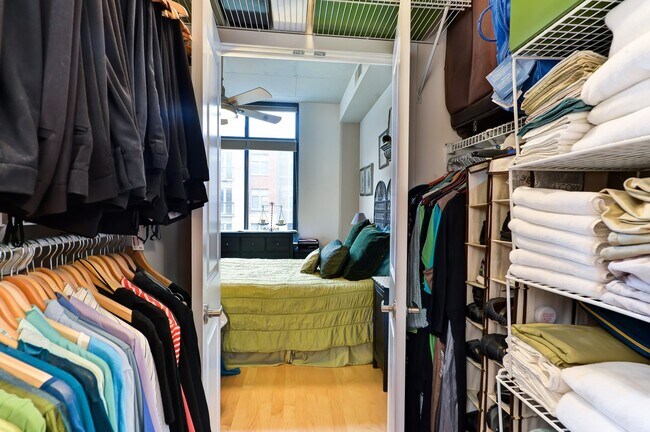 Building Photo - Gorgeous Light Filled Spacious Studio Blocks to King St Metro