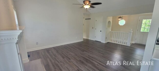 Building Photo - 1505 NE Jade St