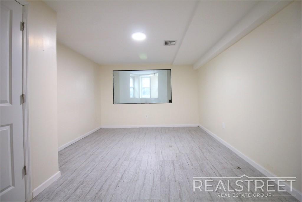 Building Photo - NO FEE! 3 BED 1.5 BATH DUPLEX in Stuyvesan...
